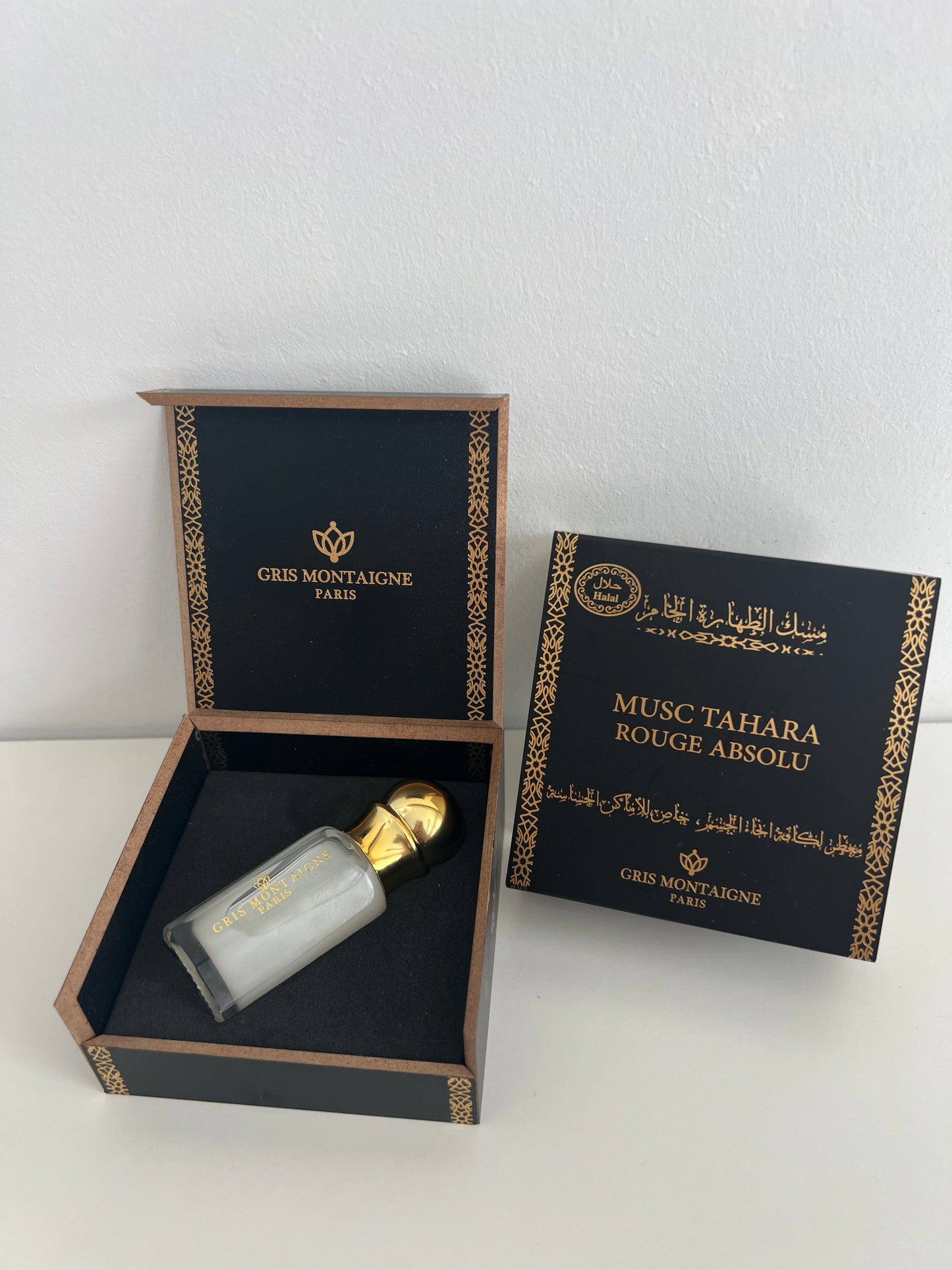 Musc Tahara – Rouge Absolu – Gris Montaigne